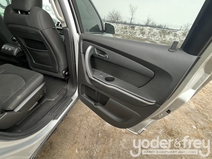 2012-gmc-acadia-image-34