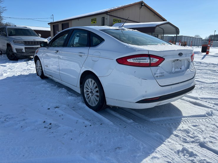 #1119-•-2016-ford-fusion-hybrid-passenger-car-image-9