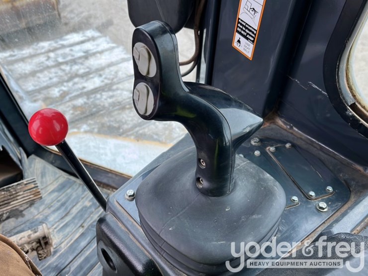 2016-deere-700k-lgp-image-19