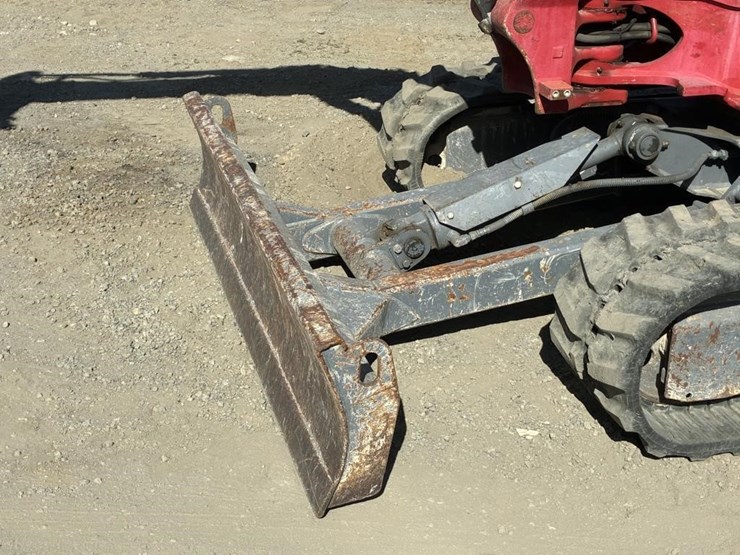 2016-takeuchi-tb240-image-12