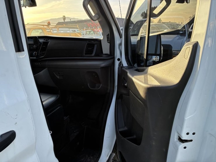 2020-ford-transit-image-10