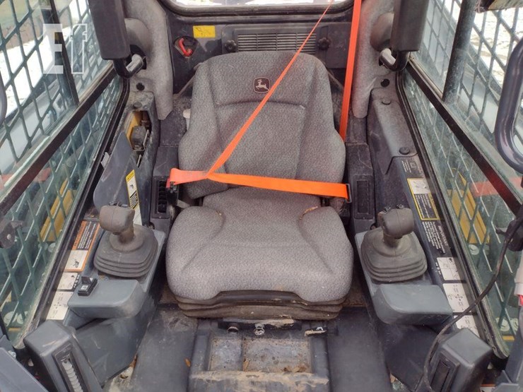 2021-deere-325g-image-11