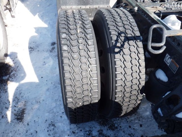 2023-peterbilt-579-image-18