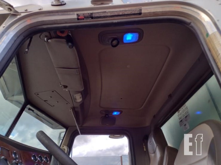 2008-peterbilt-365-image-15