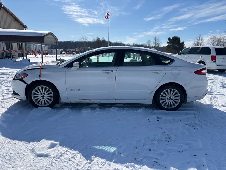 #1119-•-2016-ford-fusion-hybrid-passenger-car-image-6