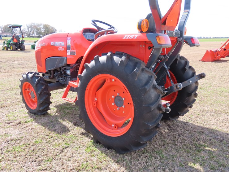 2016-kubota-l3301-image-10