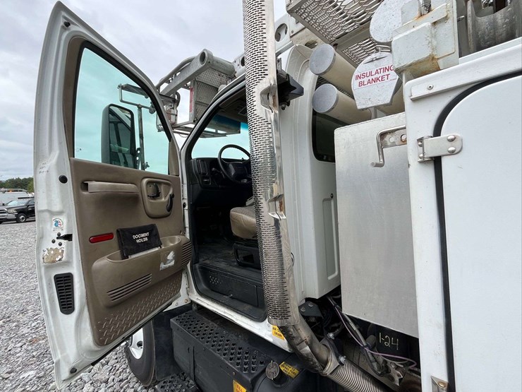 2005-gmc-c8-cable-placer-truck-image-78