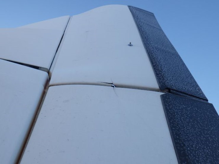 2018-volvo-vnl-300-image-16