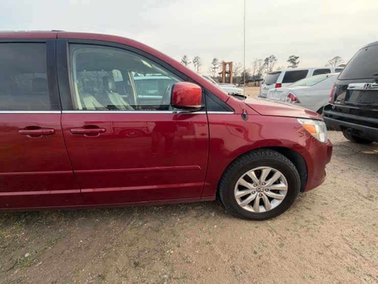 #31679-•-2012-vw-routan-image-13