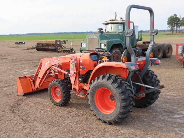 2014-kubota-l3901-image-12