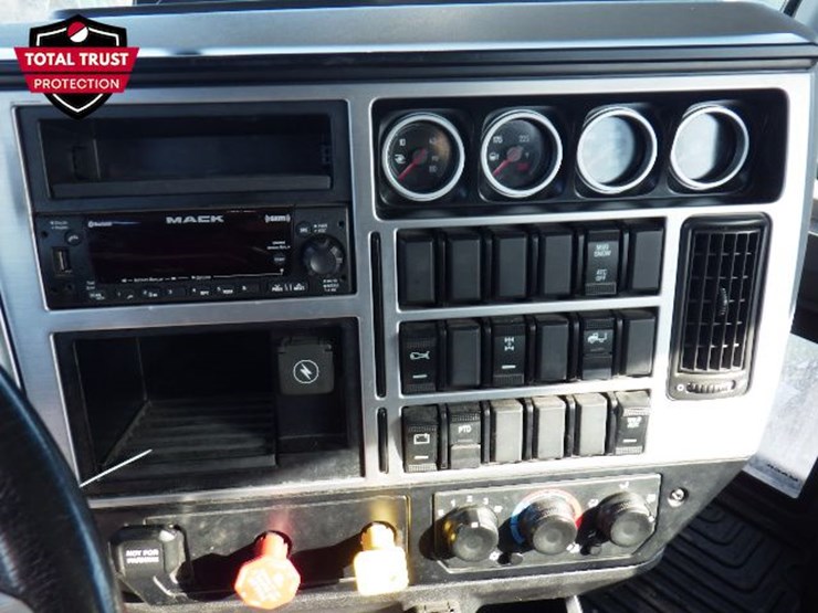 2023-mack-anthem-image-17