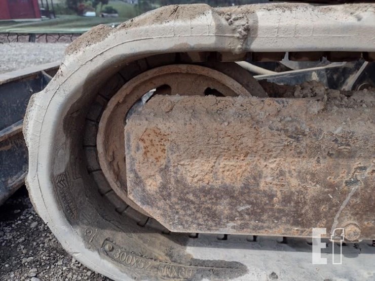 2022-deere-26g-image-31