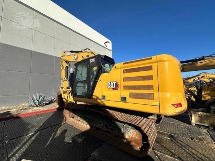 2021-caterpillar-320-image-4