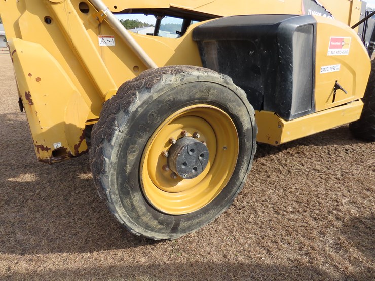 2017-caterpillar-tl1055d-image-8