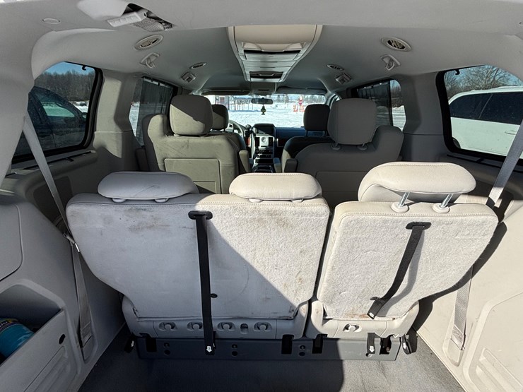 2008-chrysler-town-&-country-image-22