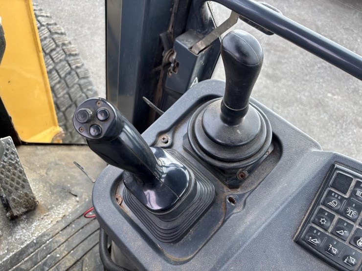 2005-deere-624j-image-39