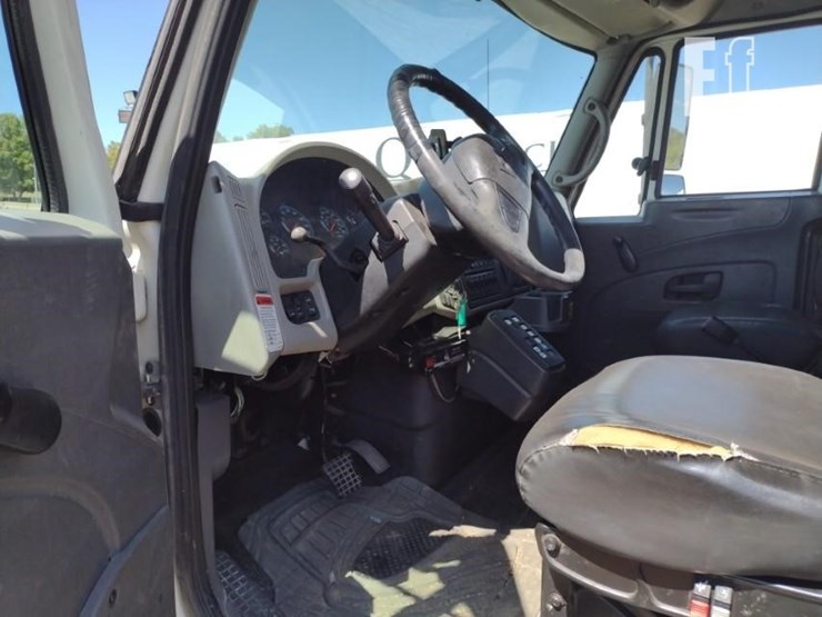 2008-international-durastar-4300-image-12