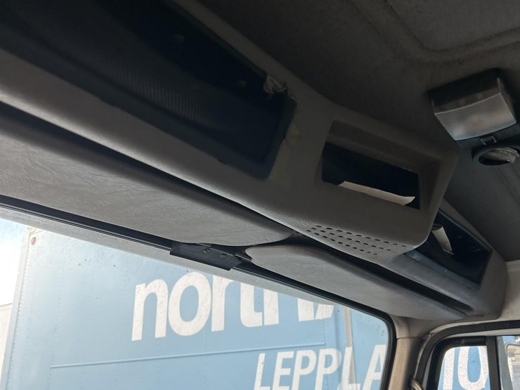 2001-international-4700-image-32