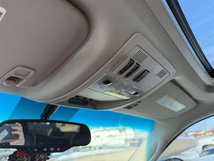 2014-chevrolet-tahoe-image-28