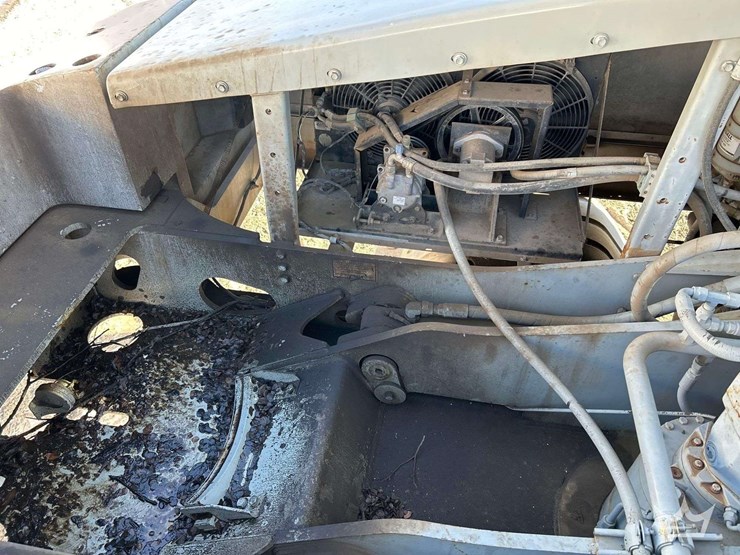 2004-gradall-xl3100-image-17