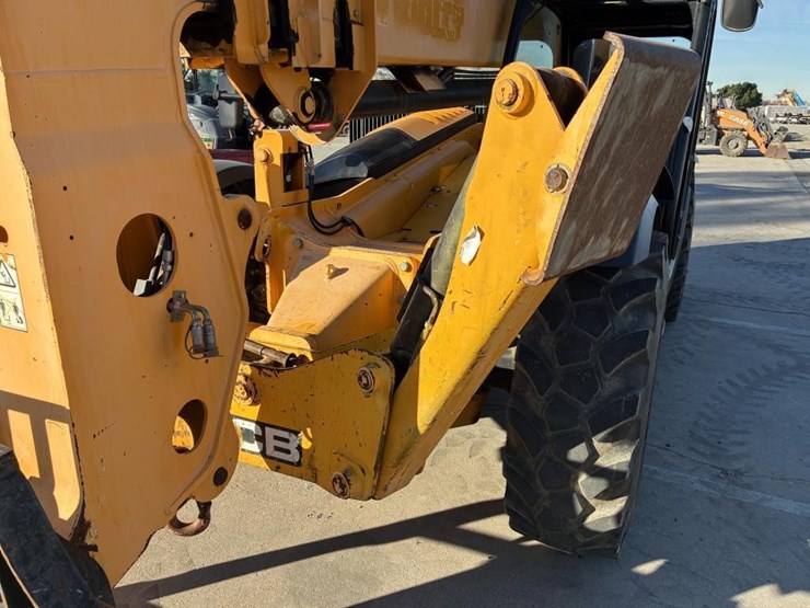 2019-jcb-512-56-image-8