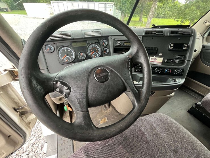 2018-freightliner-cascadia-evolution-t/a-truck-tractor-image-82