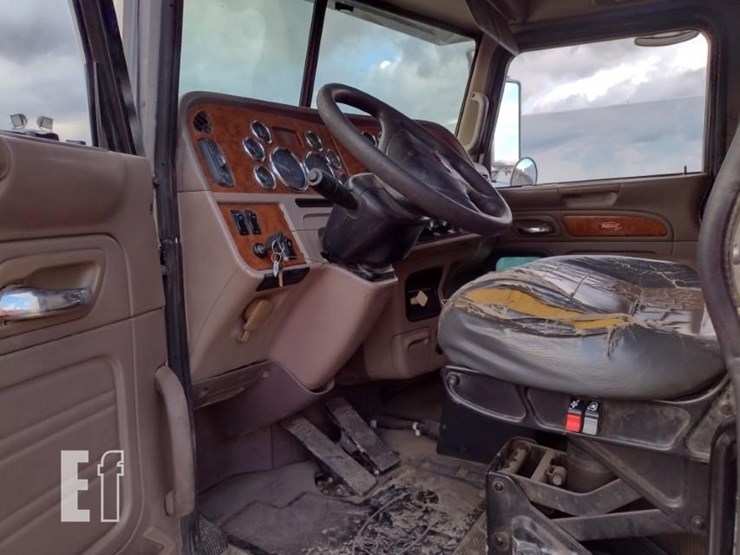 2008-peterbilt-365-image-13