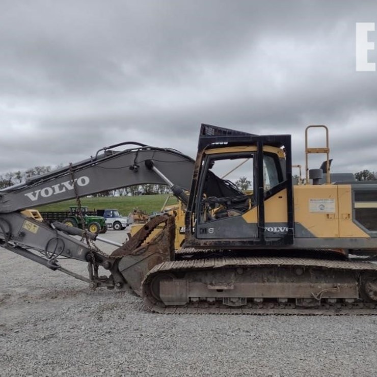 2015 VOLVO EC220E LR