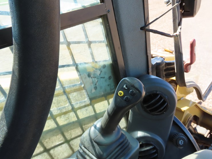 2021-caterpillar-299d3-image-18