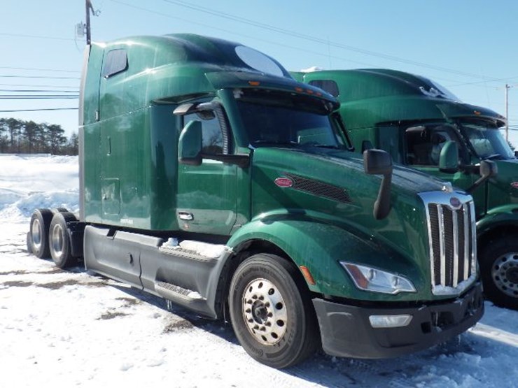 2023-peterbilt-579-image-3