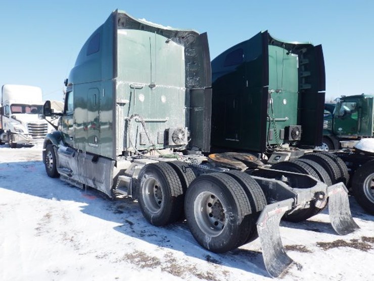 2023-peterbilt-579-image-15