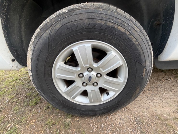 2011-ford-explorer-image-16