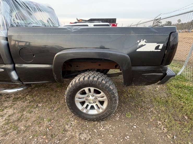 2004-gmc-1500-image-9