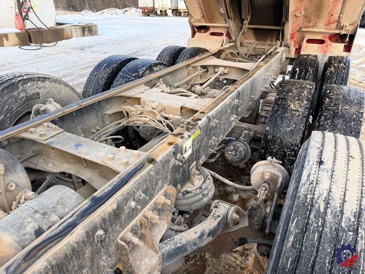 2018-mack-granite-gu713-image-76