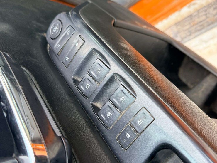 2015-chevrolet-silverado-3500hd-image-38