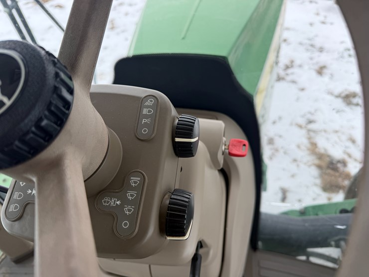 2015-john-deere-8370rt-image-23