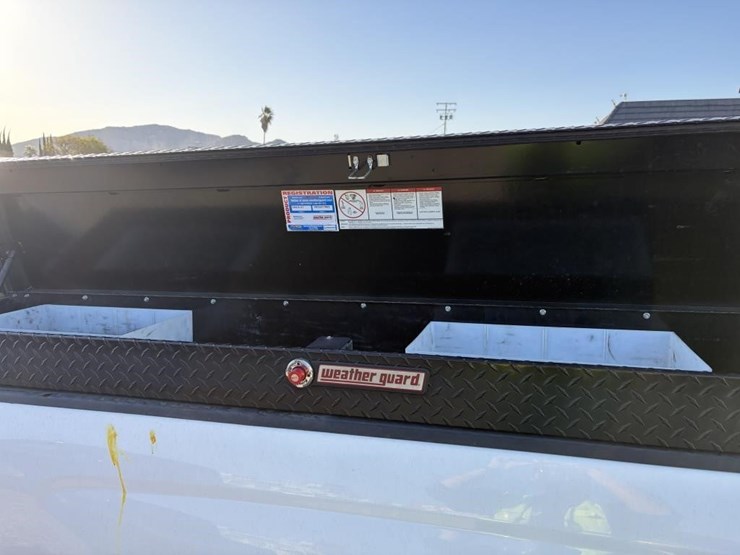 2018-chevrolet-silverado-1500-image-27