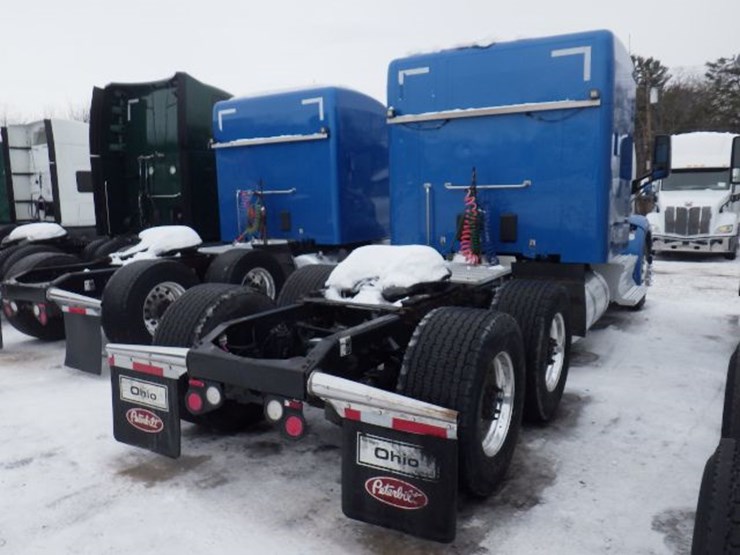 2020-peterbilt-579-image-10