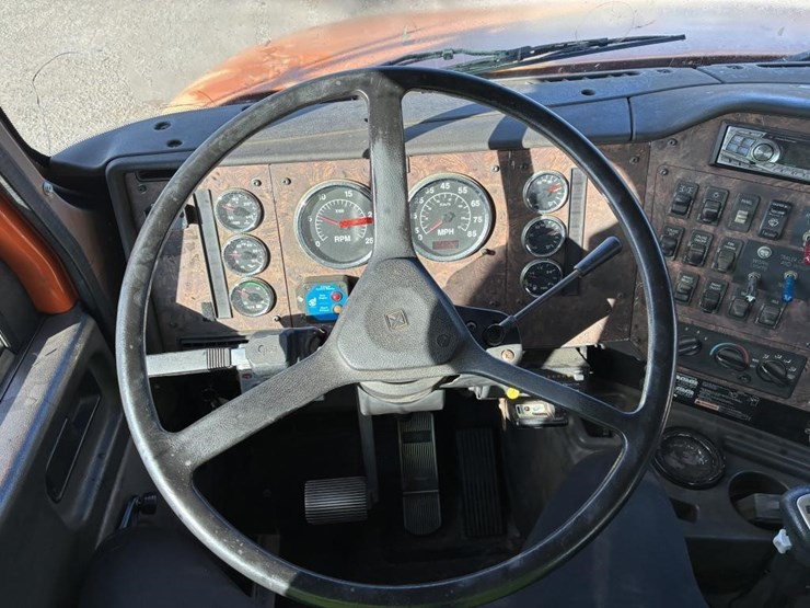 2001-international-2001-image-11