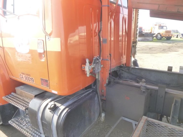 2001-international-4900-image-17