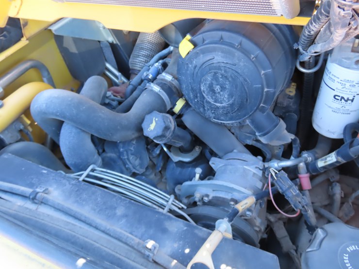 2020-new-holland-c232-image-9