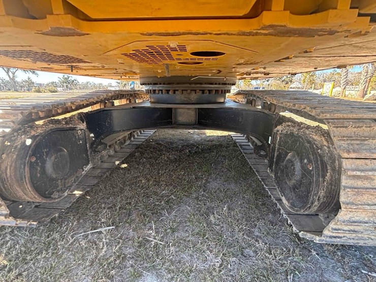 2020-caterpillar-320-image-20