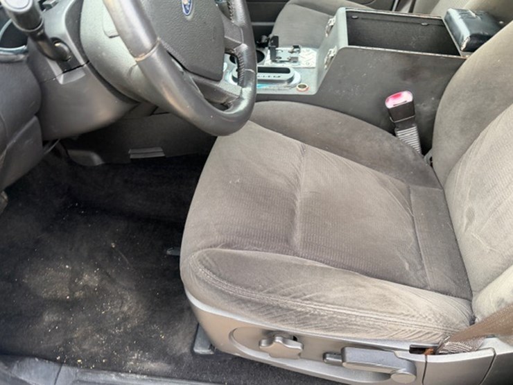 2011-ford-explorer-image-34