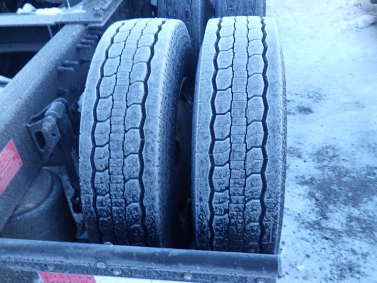 2018-volvo-vnl-300-image-8