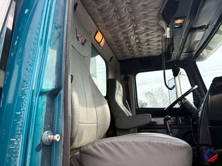 2021-western-star-4900ex-image-54