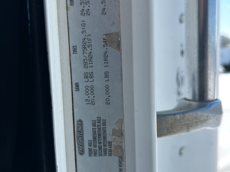 1996-freightliner-fld120-image-54