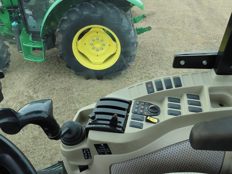 2021-john-deere-4044r-image-16