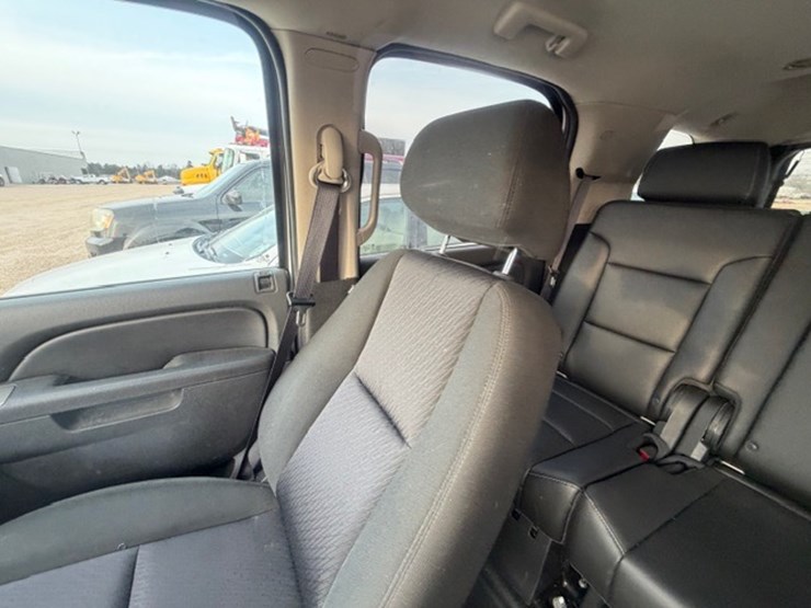 2012-chevrolet-tahoe-image-36