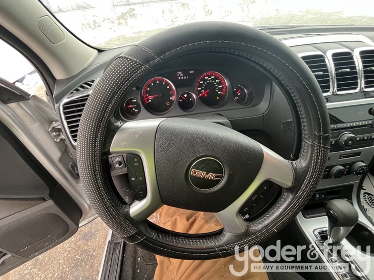 2012-gmc-acadia-image-21