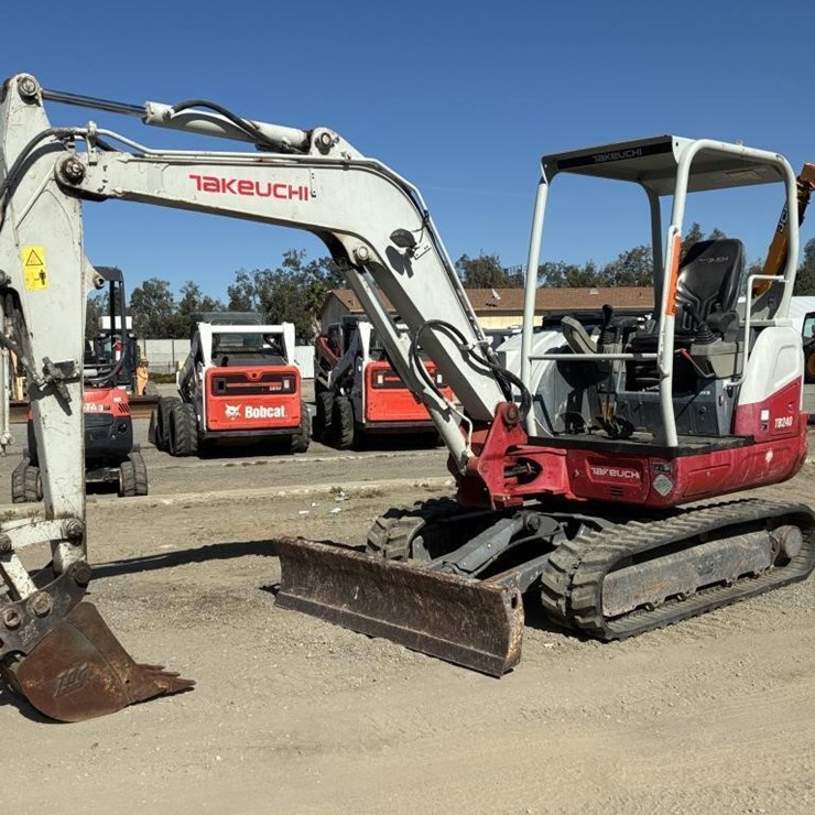 2016 TAKEUCHI TB240